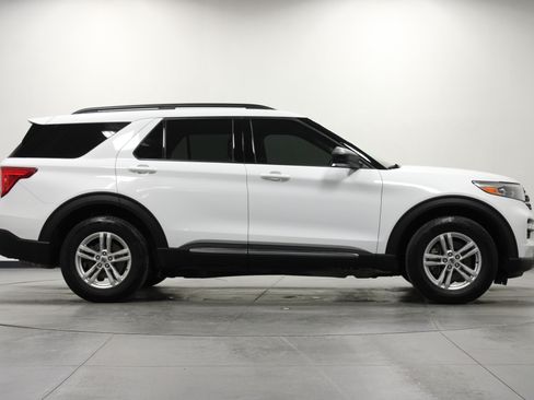 Used 2020 Ford Explorer XLT w/ Equipment Group 202A AWD/4WD image 3
