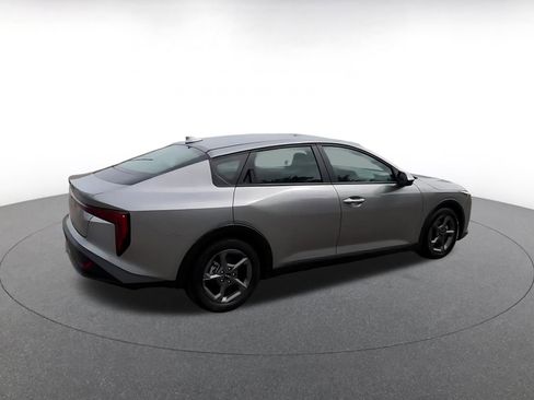 Used 2025 Kia K4 LXS image 16