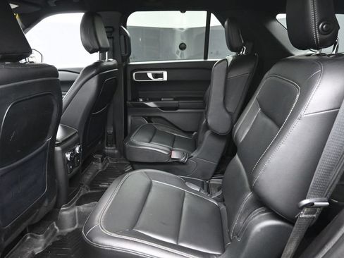Used 2020 Ford Explorer XLT w/ Equipment Group 202A AWD/4WD image 12