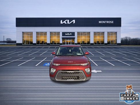 Used 2022 Kia Soul S FWD image 2