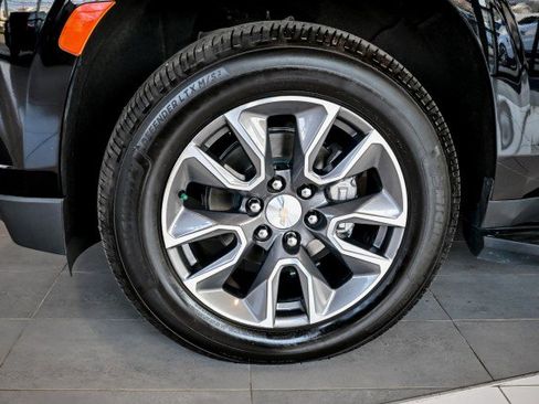 Used 2024 Chevrolet Suburban LT w/ Luxury Package image 47