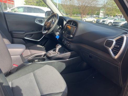 Used 2025 Kia Soul LX w/ LX Technology Package image 17