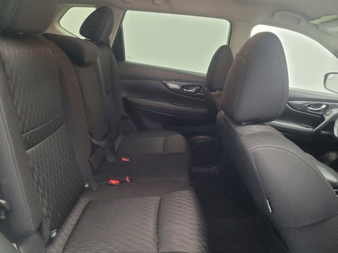 Used 2017 Nissan Rogue SV image 19