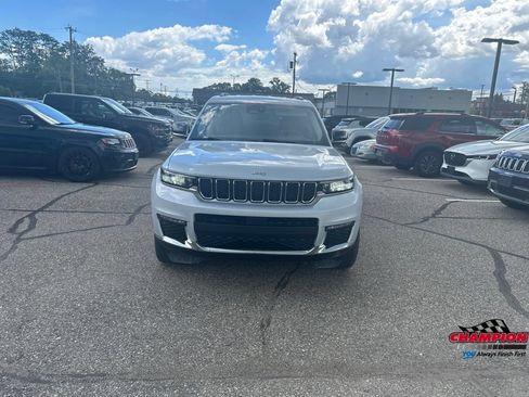 Used 2023 Jeep Grand Cherokee L Limited AWD/4WD image 9