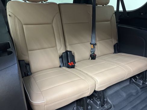 Used 2024 Chevrolet Suburban Premier RWD image 20