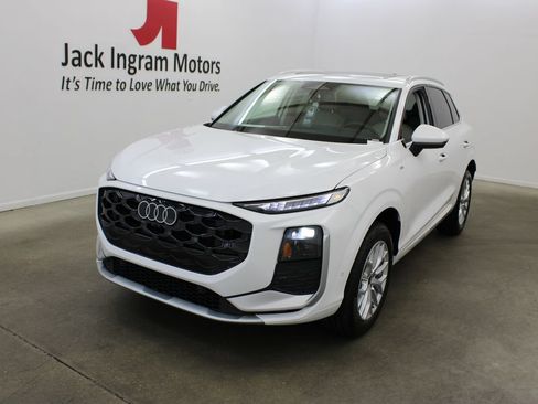 New 2026 Audi Q3 quattro 2.0T AWD/4WD image 2