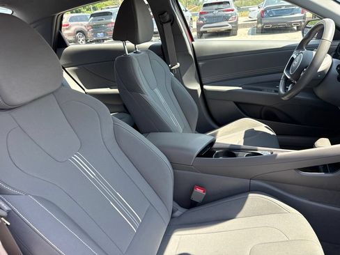 Used 2025 Hyundai Elantra SEL FWD image 26
