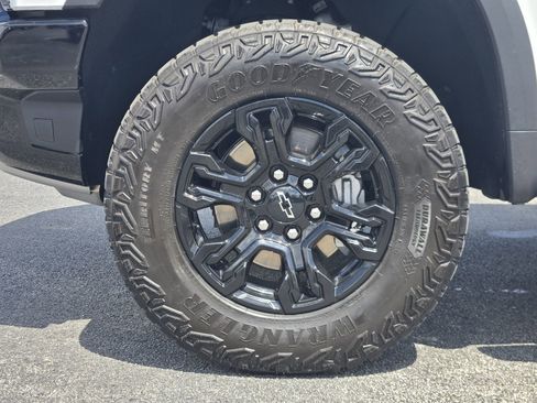 Used 2024 Chevrolet Silverado 1500 ZR2 w/ Technology Package image 10