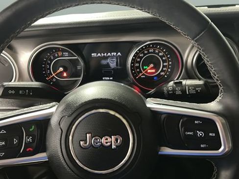 Used 2018 Jeep Wrangler Unlimited Sahara AWD/4WD image 10