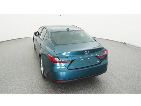 Used 2025 Toyota Camry LE FWD image 8