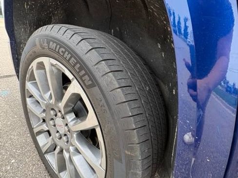 Used 2023 GMC Acadia Denali AWD/4WD image 4