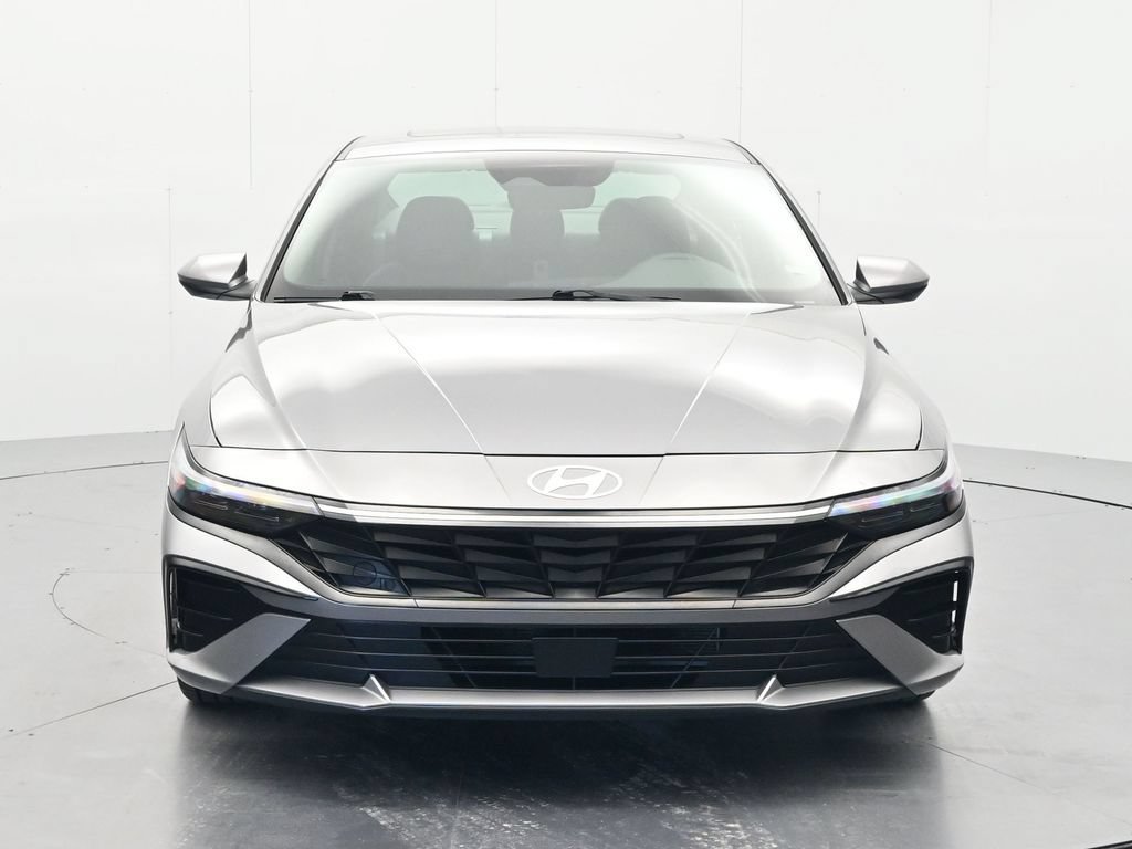 Used 2025 Hyundai Elantra SEL FWD image 2