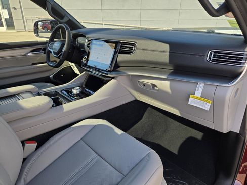 New 2026 Jeep Grand Wagoneer 2WD image 33