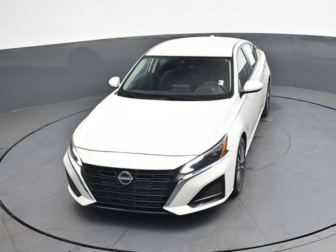 Used 2023 Nissan Altima 2.5 SV FWD image 41