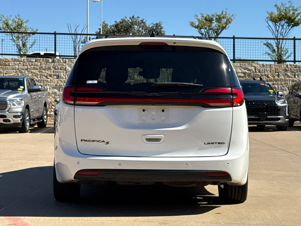 Used 2025 Chrysler Pacifica Limited FWD image 7