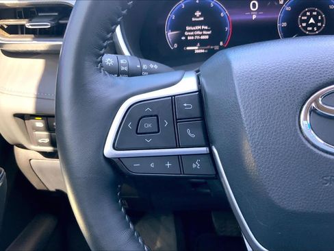 Used 2024 Toyota Highlander Platinum image 24