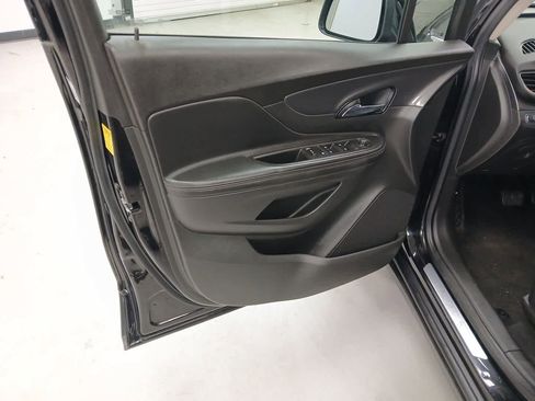 Used 2020 Buick Encore Preferred image 8