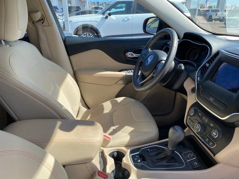 Used 2019 Jeep Cherokee Latitude w/ Popular Appearance Group image 6