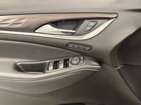 Used 2024 Buick Enclave Avenir w/ Avenir Technology Package image 20