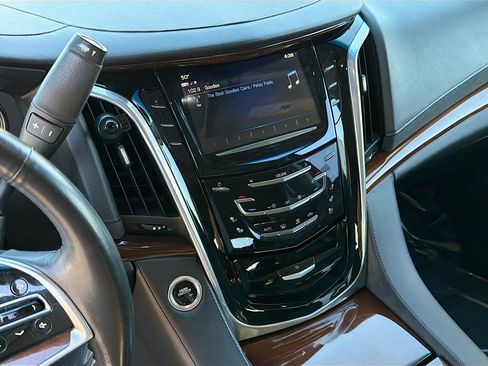Used 2019 Cadillac Escalade Luxury image 28