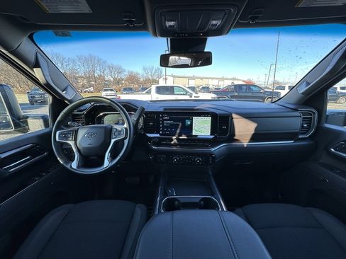 Used 2025 Chevrolet Silverado 2500 LT w/ Trail Boss Package image 3