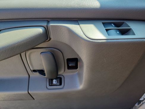 Used 2015 Chevrolet Express 2500 RWD image 20