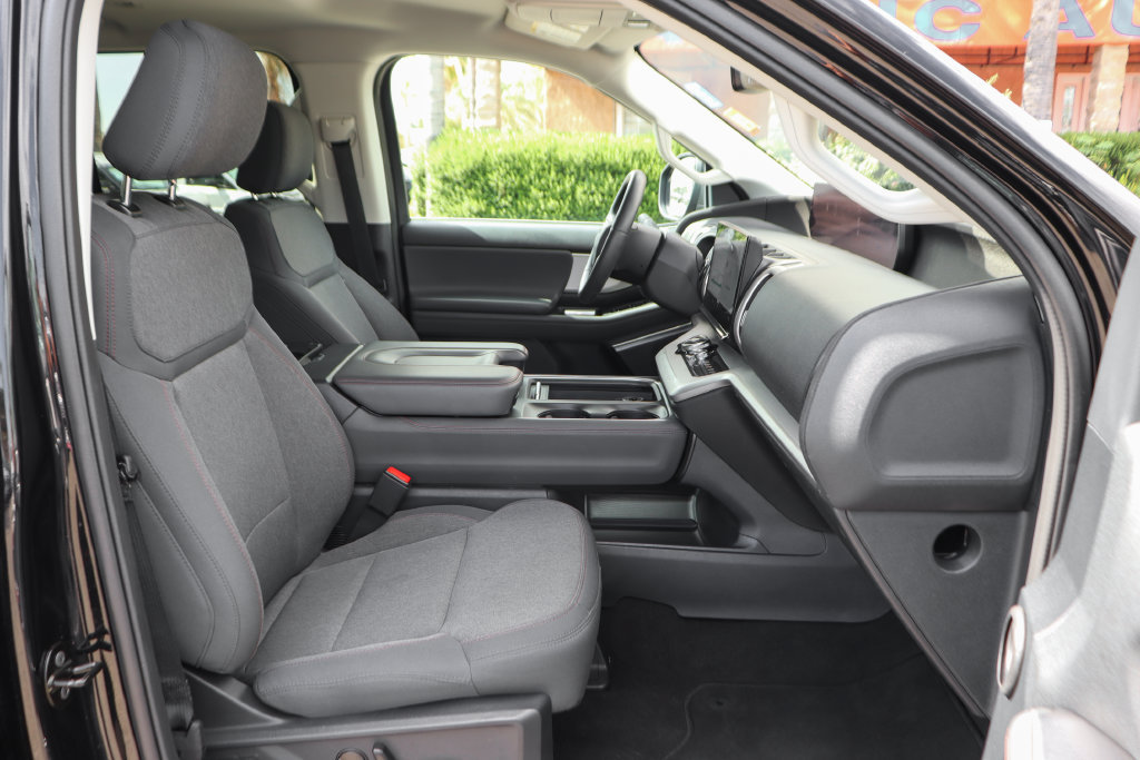 Used 2025 Ford Expedition Active AWD/4WD image 46