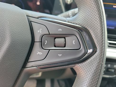 Used 2025 Chevrolet Trax LT FWD image 13