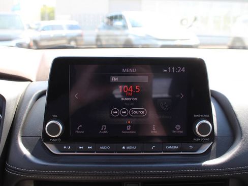 Used 2023 Nissan Rogue SV image 17