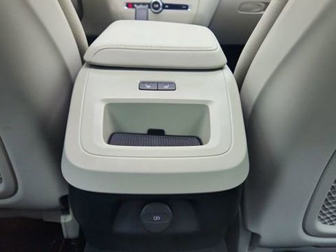 Used 2024 Volvo S60 B5 Plus w/ Climate Package image 39