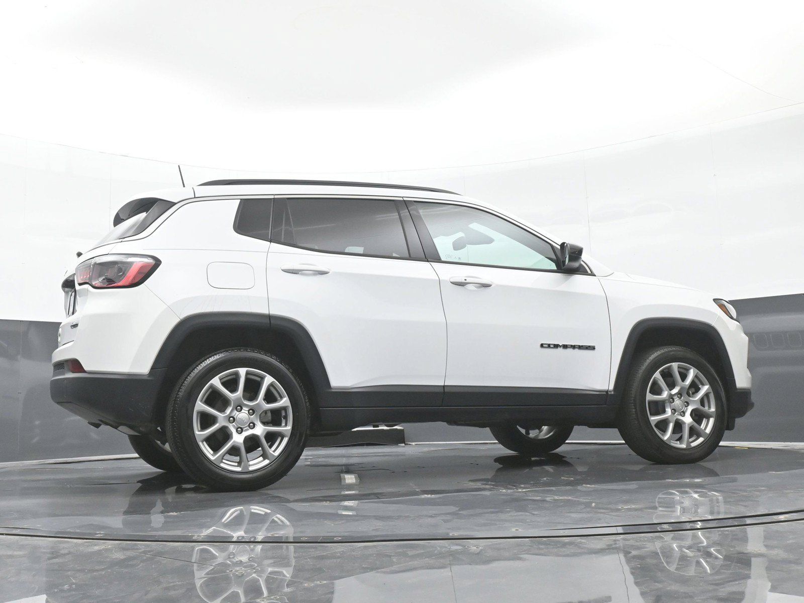 Used 2023 Jeep Compass Latitude AWD/4WD image 40