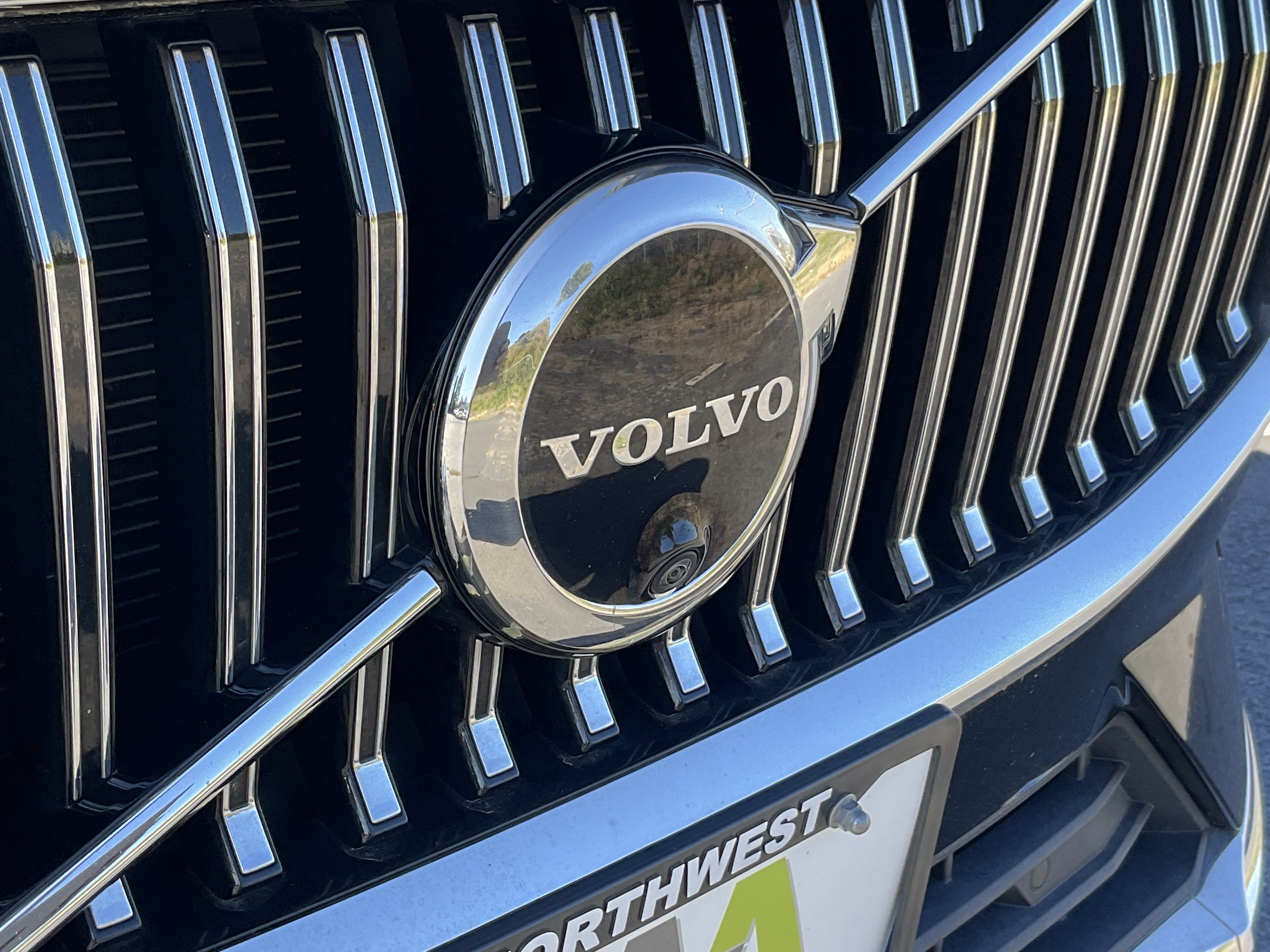 Used 2023 Volvo XC60 B5 Plus AWD/4WD image 6