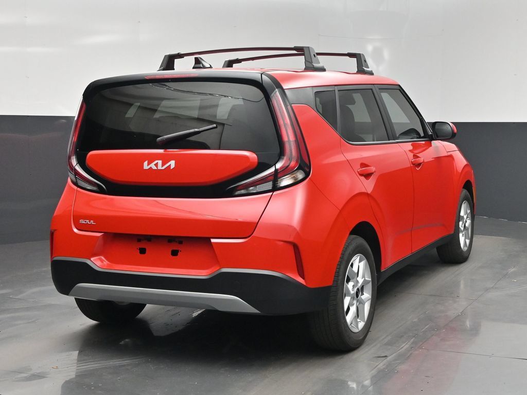 Used 2025 Kia Soul LX w/ LX Technology Package FWD image 11
