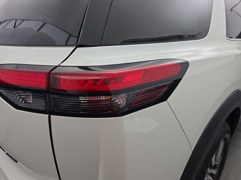 Used 2022 Nissan Pathfinder SL w/ SL Black Package image 19