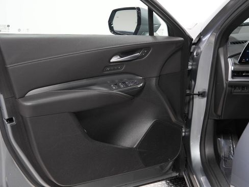 Used 2025 Cadillac XT4 Premium Luxury image 23