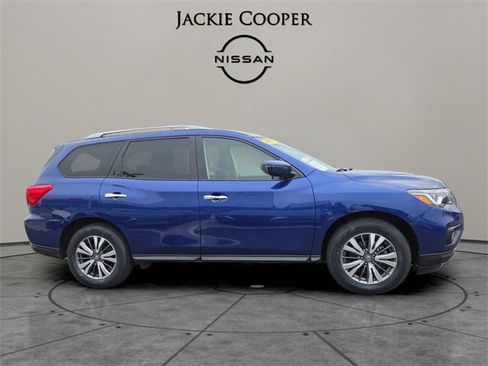 Used 2019 Nissan Pathfinder SV image 6