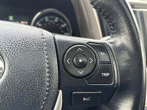 Used 2018 Toyota RAV4 XLE image 19