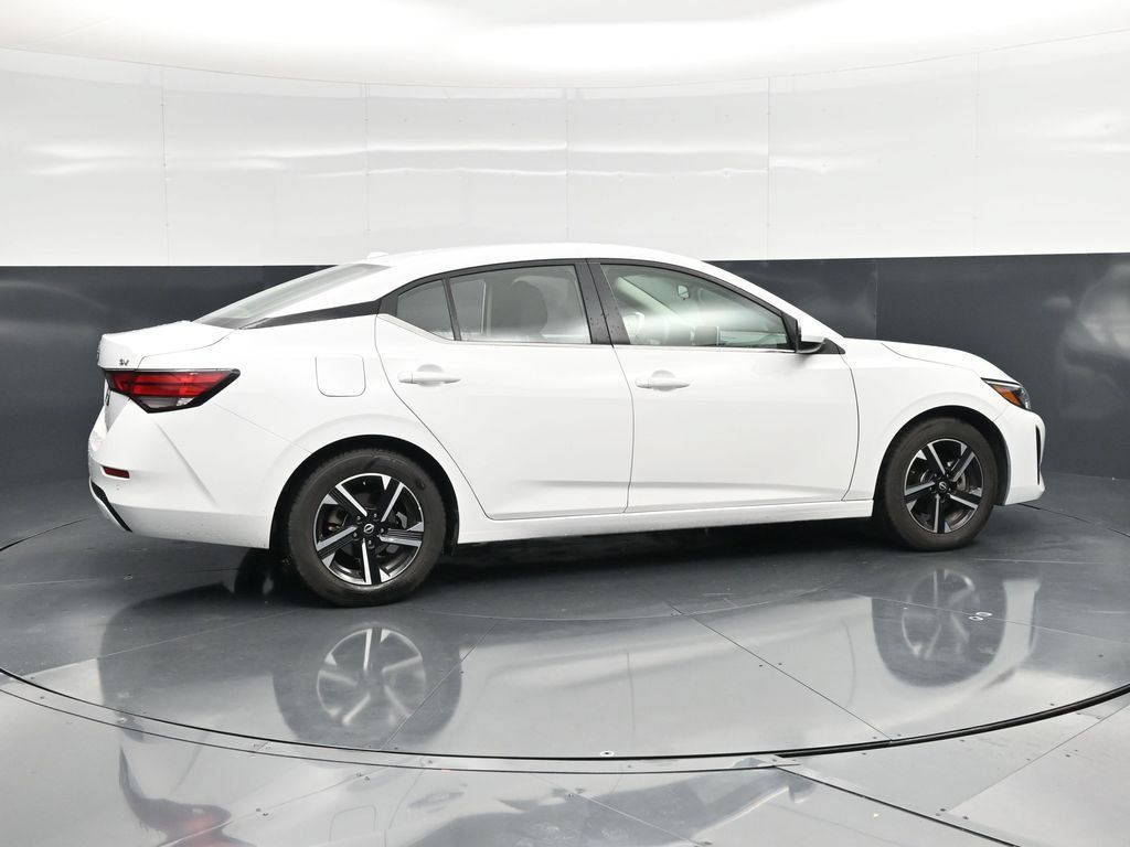 Used 2024 Nissan Sentra SV FWD image 3