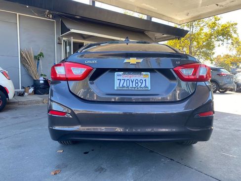 Used 2017 Chevrolet Cruze LT w/ Convenience Package image 18