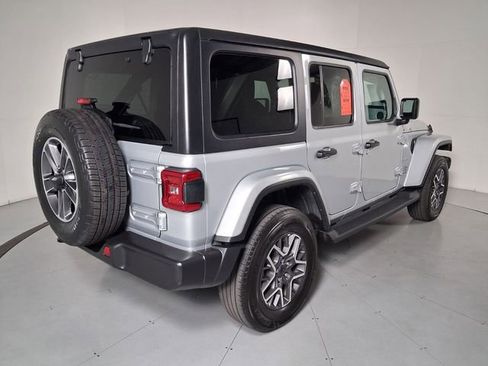 Used 2024 Jeep Wrangler Unlimited Sahara AWD/4WD image 4