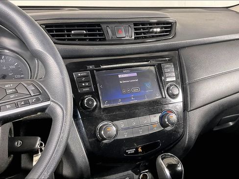 Used 2018 Nissan Rogue S FWD image 9