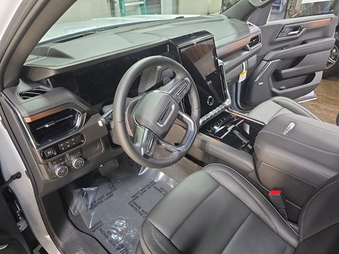 New 2026 GMC Yukon Denali w/ Sun & Power Step Package AWD/4WD image 18