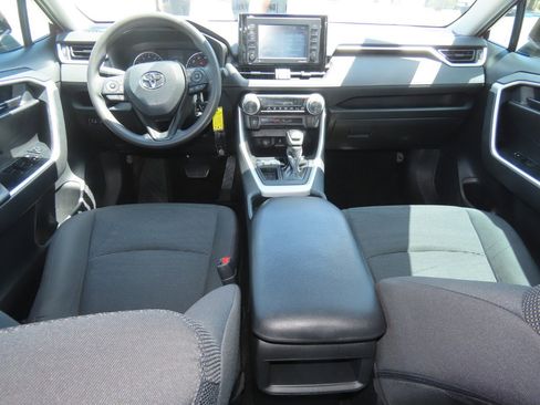 Used 2020 Toyota RAV4 LE FWD image 23