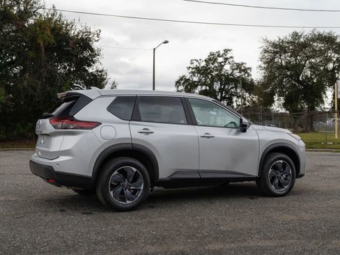 Used 2025 Nissan Rogue SV image 8