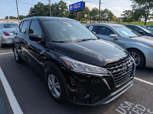 Used 2022 Nissan Kicks S FWD image 3