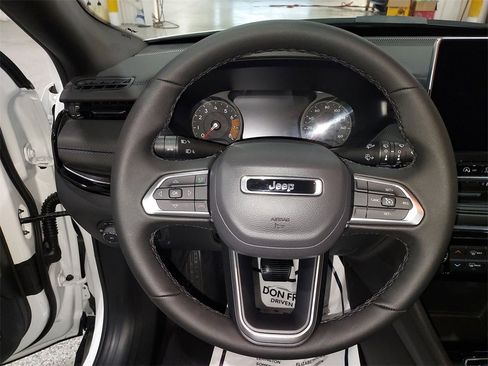 New 2026 Jeep Compass Latitude image 20