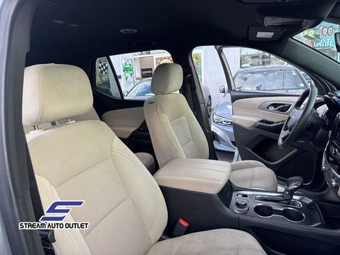 Used 2023 Chevrolet Traverse LS image 36