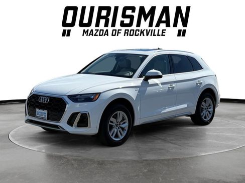 Used 2023 Audi Q5 2.0T Premium w/ Convenience Package AWD/4WD image 2