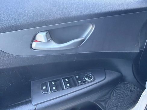 Used 2019 Kia Forte LXS FWD image 17