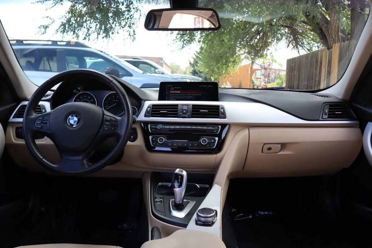 Used 2017 BMW 320i xDrive Sedan AWD/4WD image 16